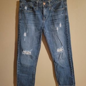 26.	Women’s American Eagle Distressed Jean SZ 4R